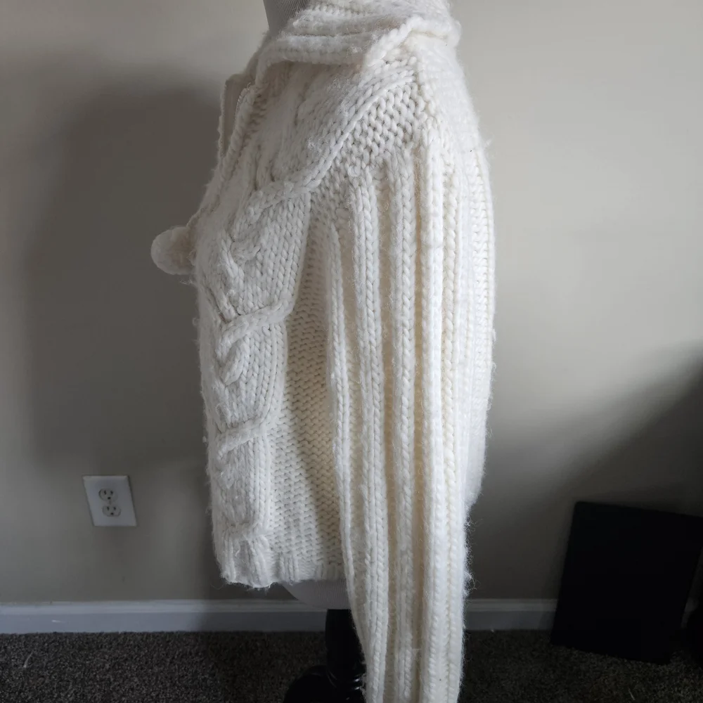 Elegant Cable Knit Cardigan - White